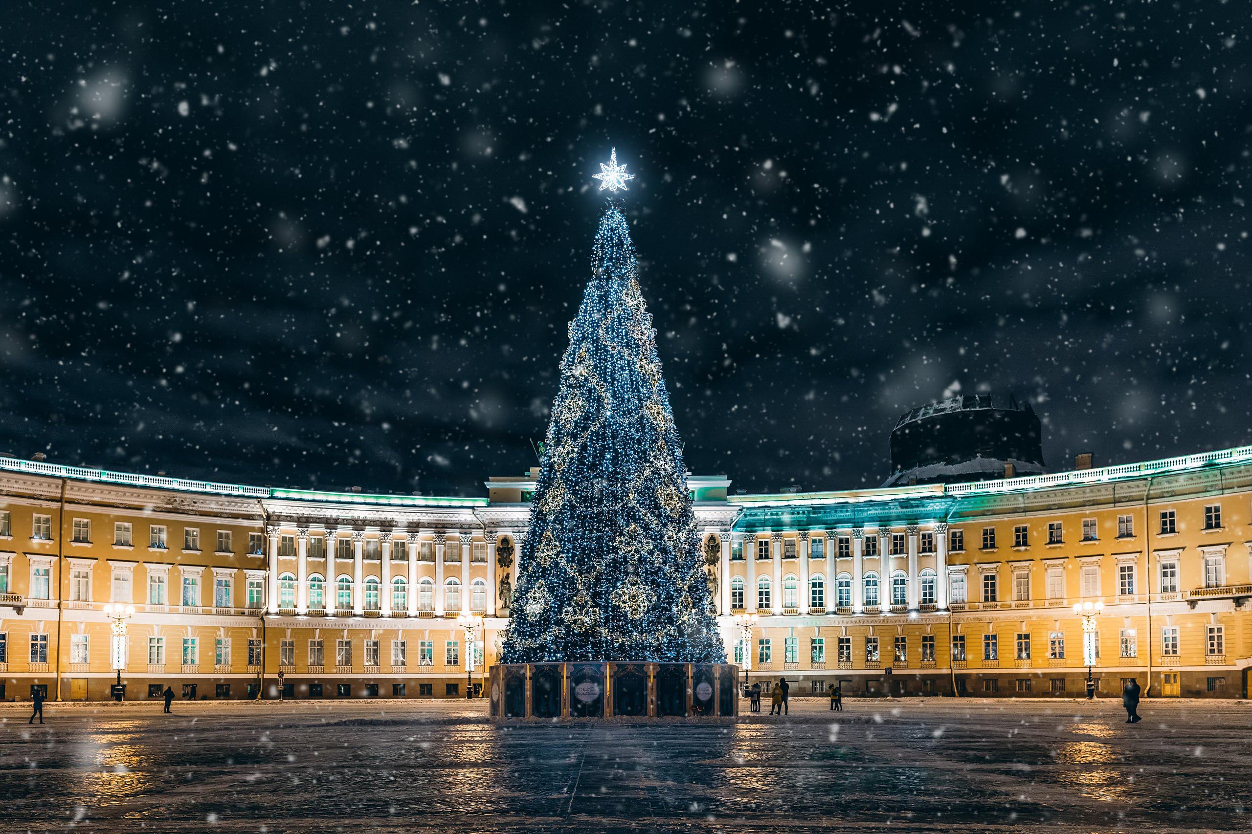 Праздничная Дворцовая площадь