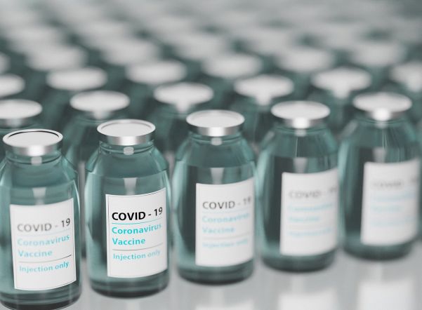 Более 745 тысяч петербуржцев сделали прививку от коронавируса