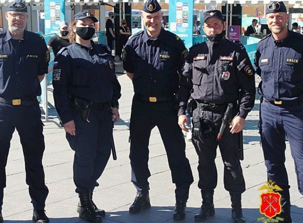 Петербуржцы заметили патрули шведской полиции