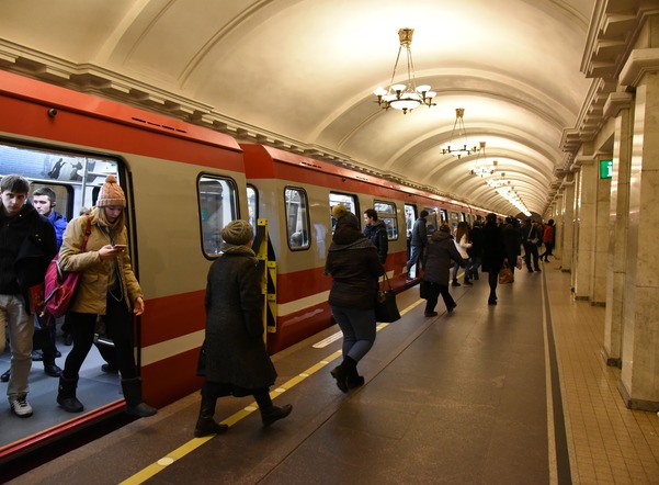 Драка в метро закончилась для петербуржцев больницей