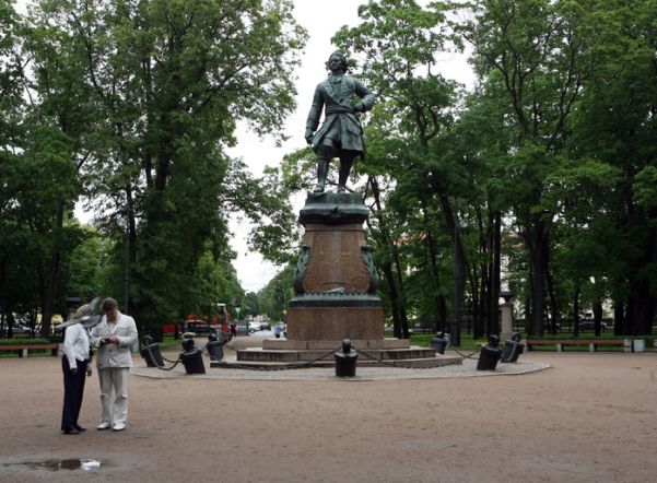 Артиллерийский салют в честь Дня ВМФ будет дан в Петровском парке в Кронштадте