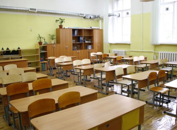 Школы Петербурга начнут обучение в очном формате
