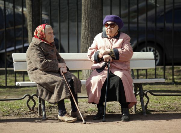 Петербуржские долгожители получат выплаты к юбилеям