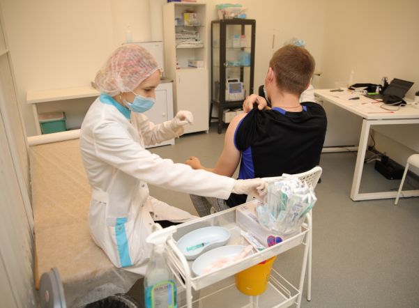В Петербурге развернули 174 стационарных пункта вакцинации от коронавируса