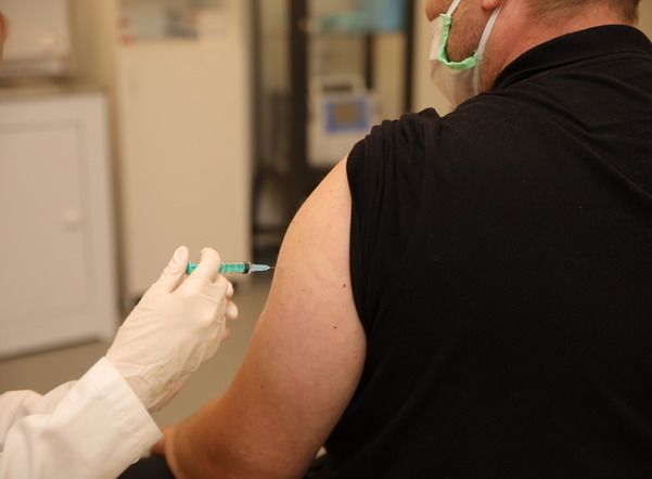 Петербург ставит рекорды по числу заболевших, а не вакцинированных от коронавируса