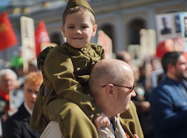 Участники «Бессмертного полка» собираются в центре Петербурга