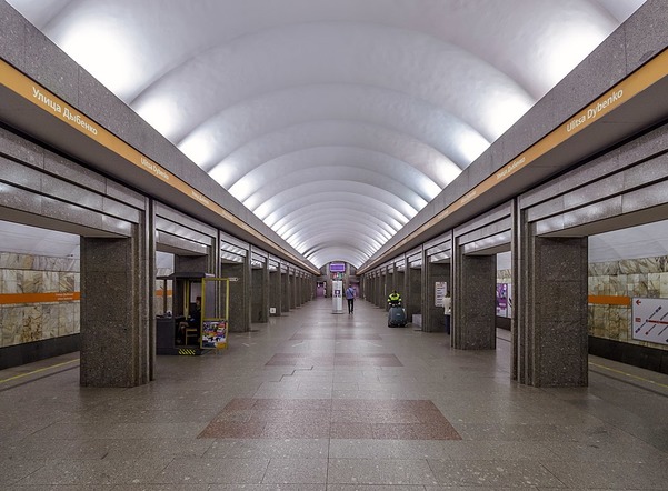 Петербургское метро вернулось к обычному режиму после 9 мая