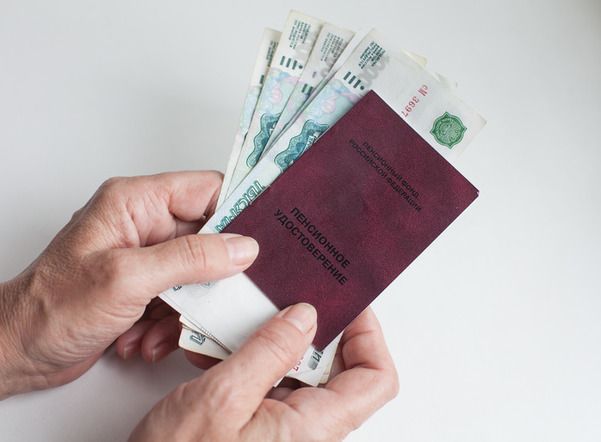 Пенсионеры и инвалиды смогут получить по 10 тысяч рублей в июне