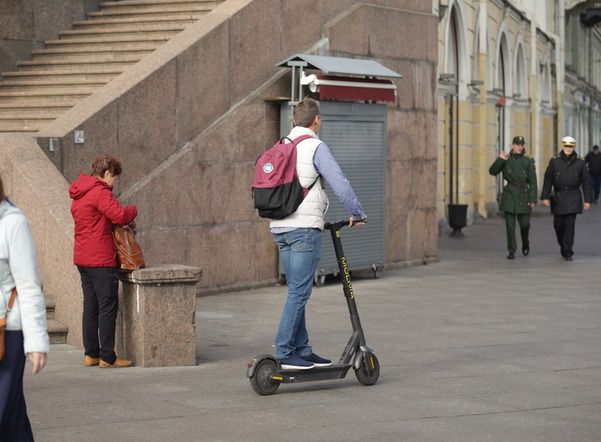 В Петербурге могут ввести платные парковки для электросамокатов