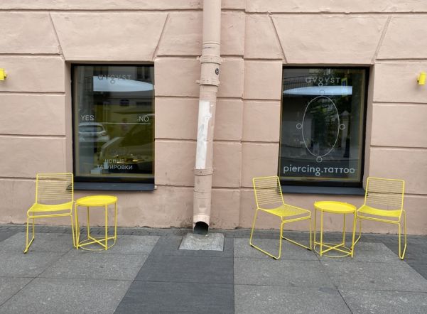 В Петербурге передвижным кафе разрешили ставить мебель на улице 