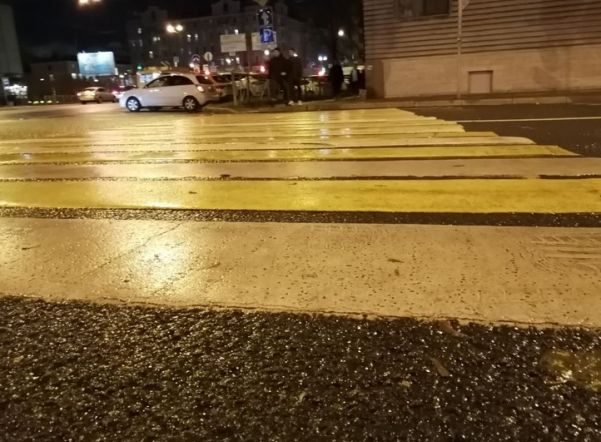 Пешеход на Московском перебегал дорогу, но попал под колеса автомобиля и умер
