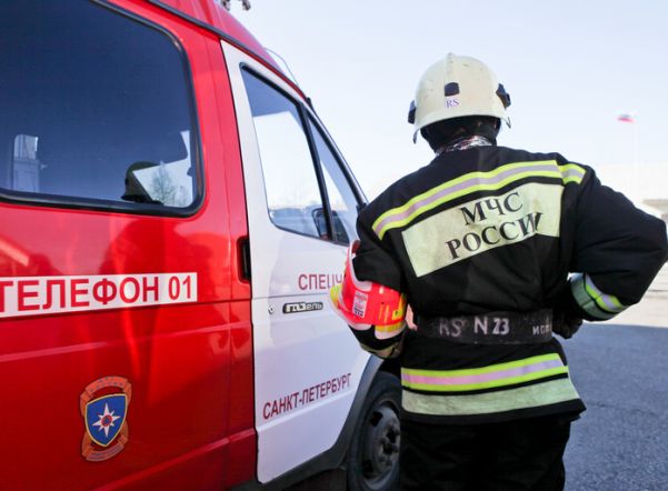 В Петербурге пожар в бизнес-центре на Непокоренных тушат по номеру 1-БИС 
