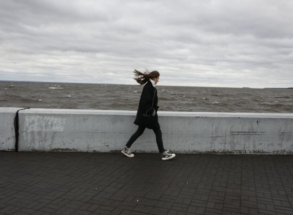  Петербуржцев предупредили о штормовом ветре 13 января 