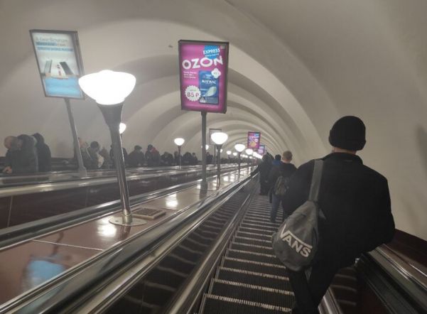 Из-за замены турникетов на выходные закрыли станцию метро “Звенигородская” 