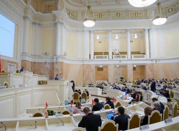 Депутаты Петербурга поддержали бесплатное социальное обслуживание ветеранов и блокадников