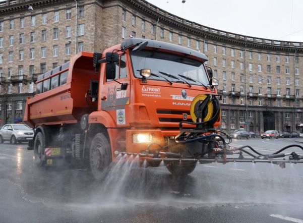 В Петербурге 20 марта начали отмывать улицы после зимы