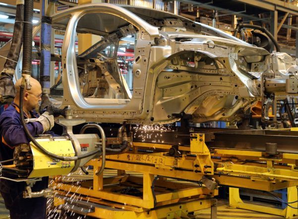 Сотрудники бывшего завода Nissan в Петербурге из-за новых условий предприятия могут лишиться подработки