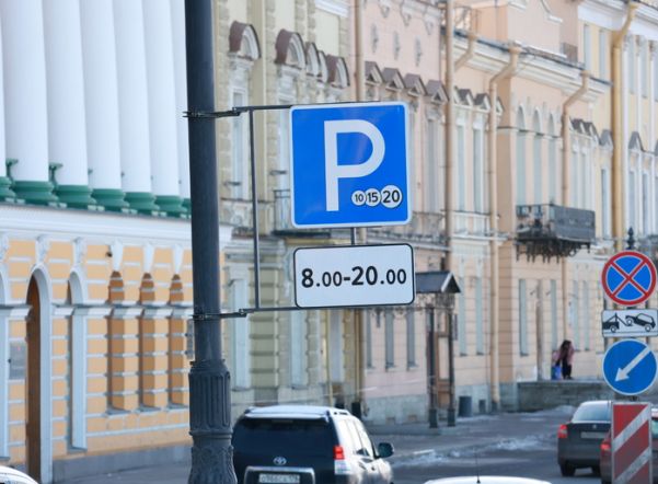 В Комтрансе рассказали об изменениях в законодательстве, связанных с зонами платной парковки в Петербурге