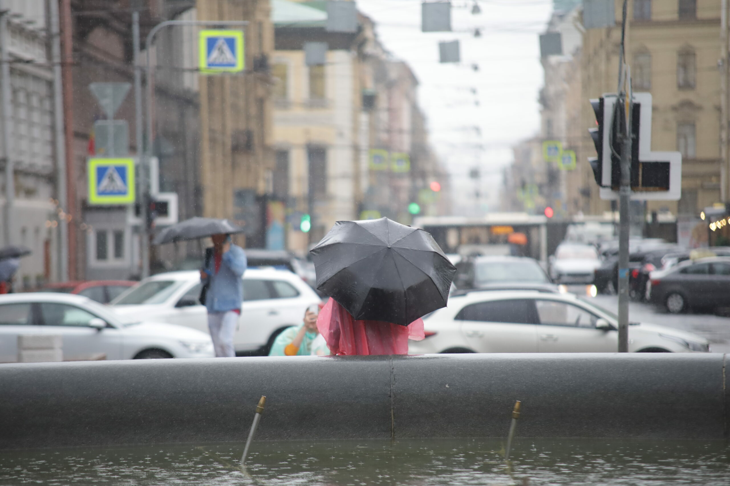Спб 23 апреля. Дождливый день. Дождь в городе. Дождь в Петербурге. Дождливо в городе.